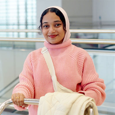 Samiya in Kochi Airport (Portrait)